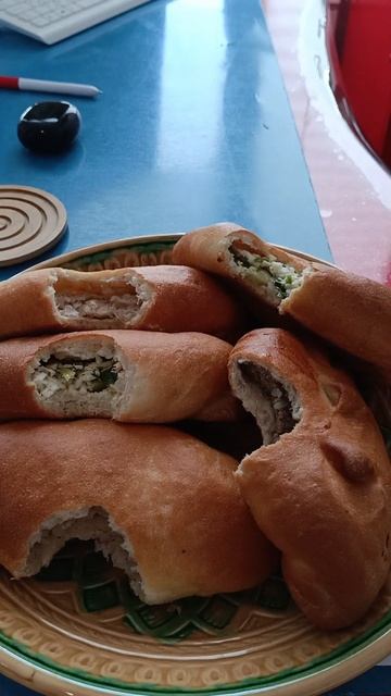 А как вы кушаете пирожочки?
