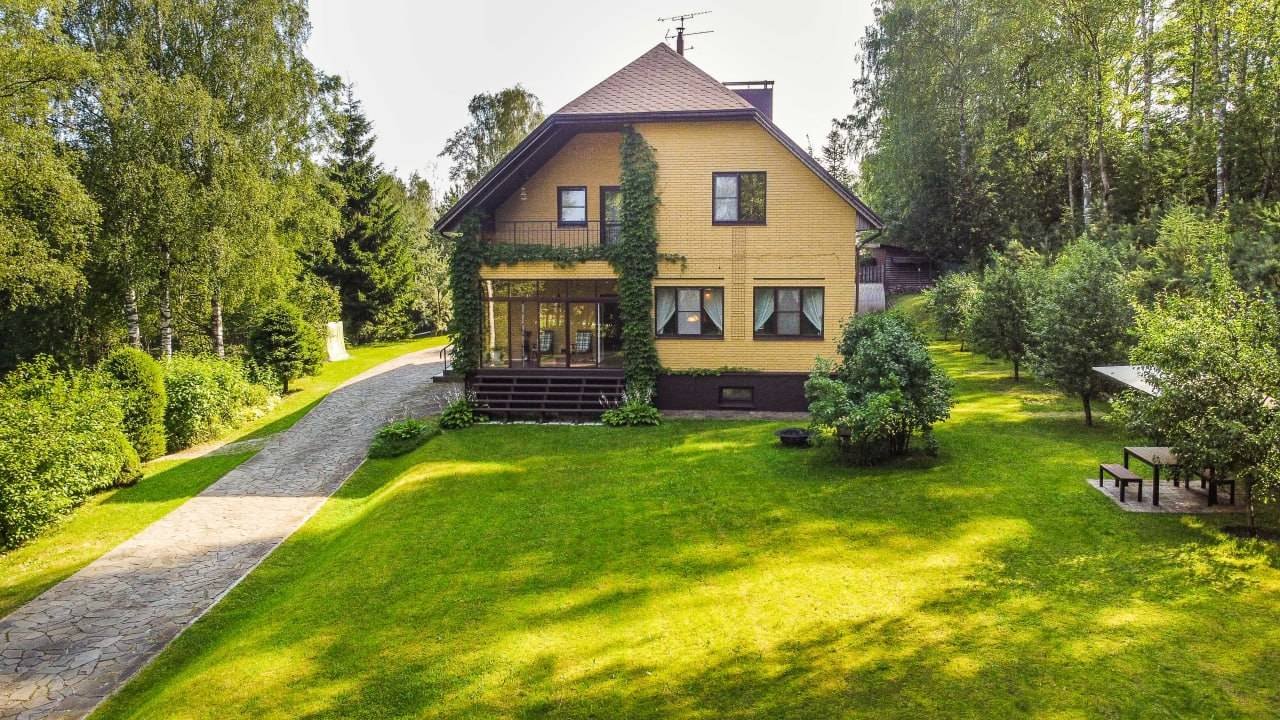 В продаже Коттедж 380 м² на живописном участке 40 соток д.Юкки, Ленинградская область