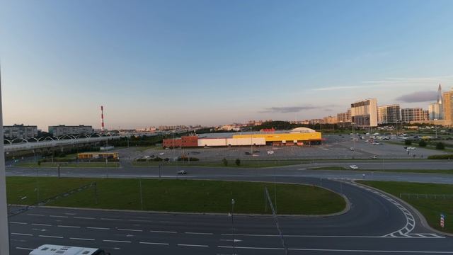 город просыпается