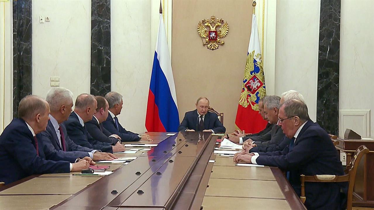 Владимир Путин провел оперативное совещание с постоянными членами Совета безопасности РФ