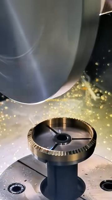 Угловатые зубчатые узоры на часовых бейзелях, изготовленные на CNC