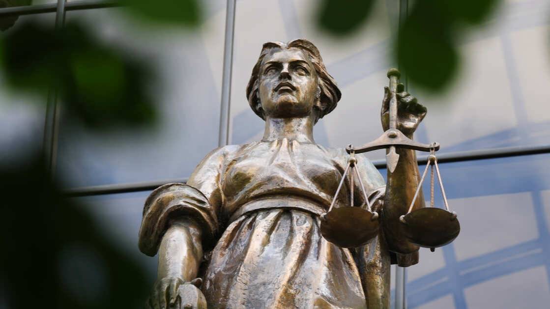 Сбивший насмерть актрису Земляникину байкер полностью признал вину