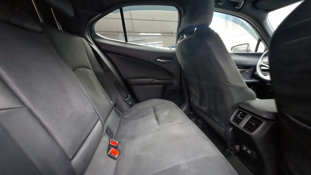 Lexus UX200 2.0 CVT (150 л.с.)