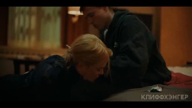 57-летняя ЖЕНЩИНА становится CEKС-ИГРУШКОЙ молодого парня и лакает МОЛОКО из миски [пересказ]