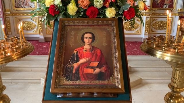 Хор Покровского храма в Братцеве города Москвы - тропарь и кондак св. вмч. Пантелеимону