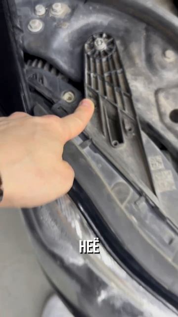 Поломанное крепление = запотевающие фары