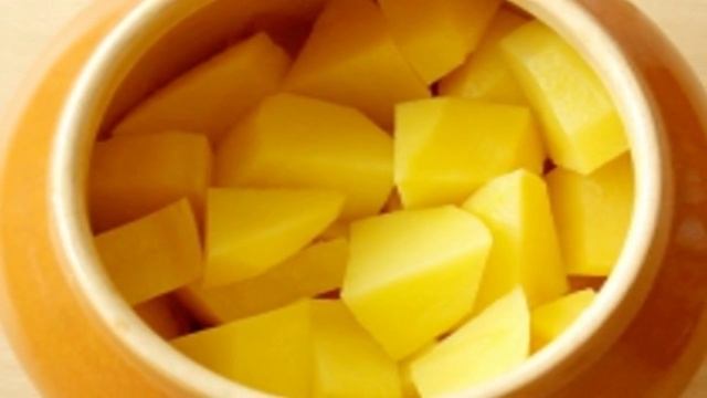 Чанахи из курицы в горшочках