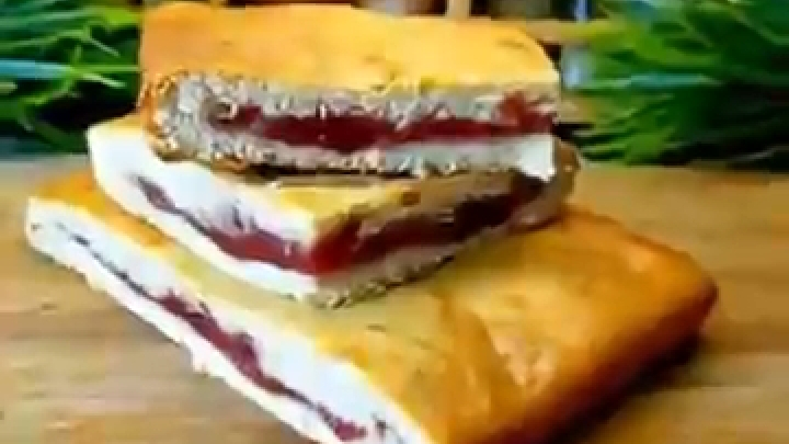 Вкусный и нежный Пирог с вареньем...🥧🍓😋 Рецепт в описании ✍️