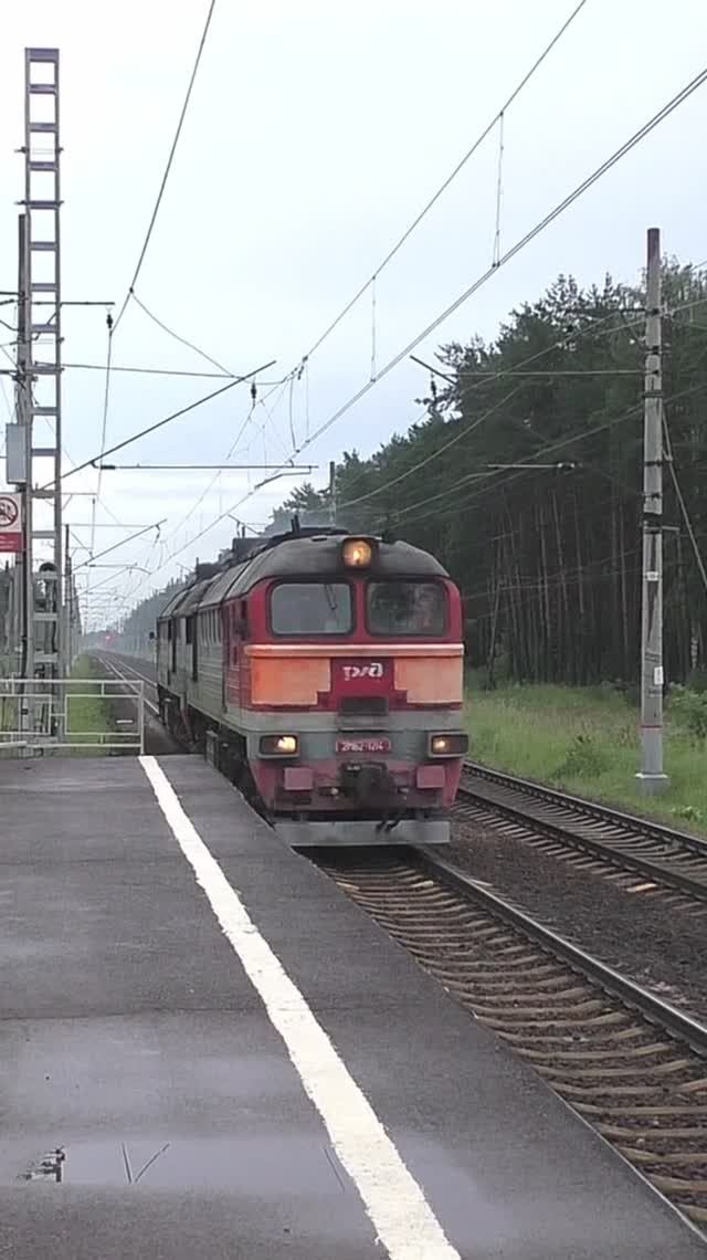 Тепловоз 2М62-1214 (ТЧЭ-23) следует резервом.