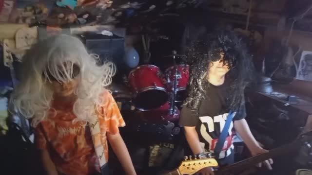 Manowar - Fightin' the World (люди гибнут за металл)