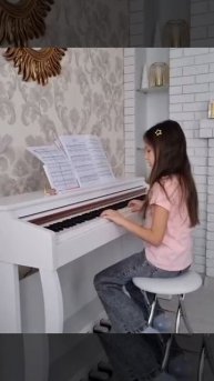 Сегодня 10 августа празднует свой день рождения прекрасная София Гончарова!