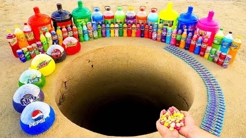 Эксперимент: Шарики из Фанты, Пепси, Спрайта, Mtn Dew, газировки, Coca-Cola против Mentos в Big Unde
