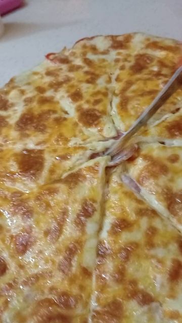 Заказали пицу под вечер