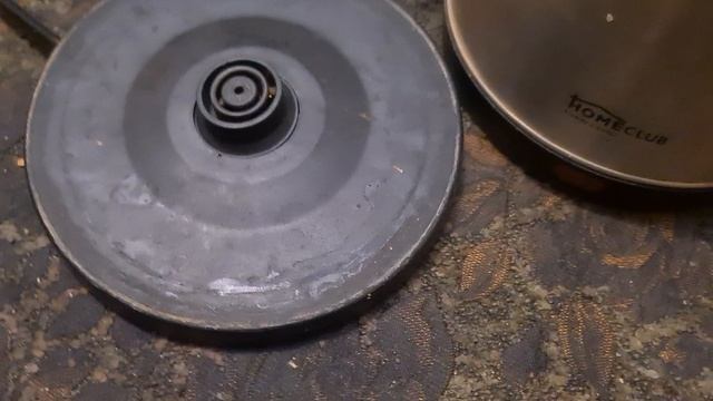 Еще одна причина, почему не включается чайник. Пустяшный ремонт за пару минут.