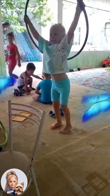 Кручу обруч😁