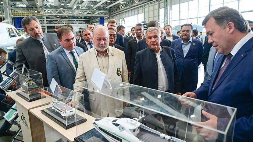 Король Малайзии посетил Казанский вертолетный завод