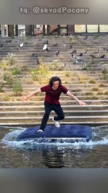 Врезался в лодку на стриме #сквадпацаны #твичнарезки #стример #юмор #блогер