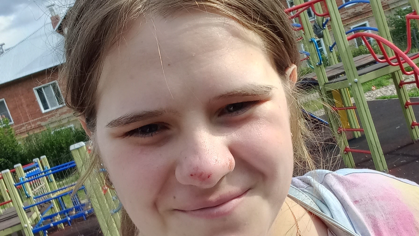 ☆Ура , приехала я домой гуляю с любимой дочкой на площадке ♡