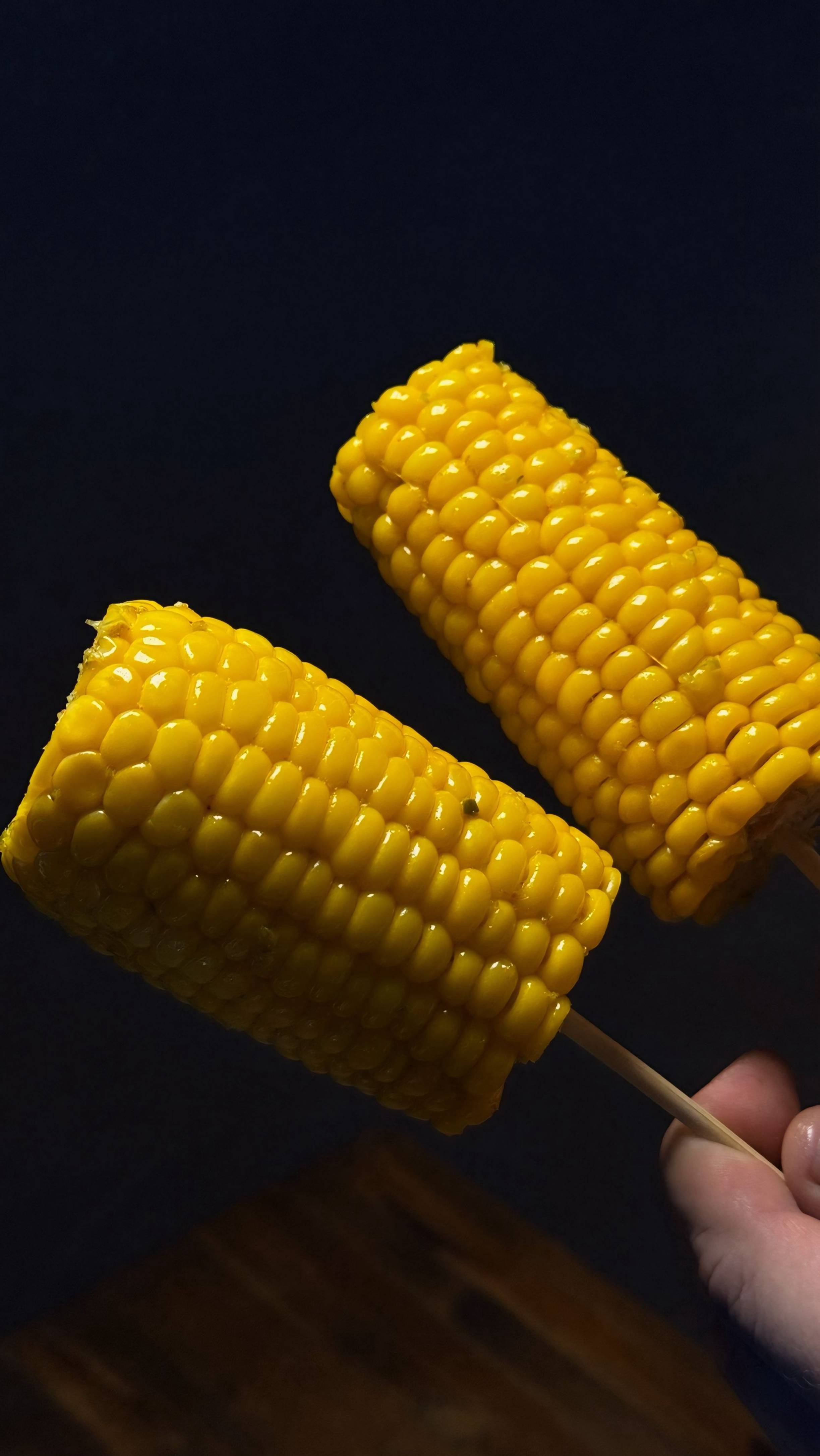 Кукуруза в духовке с маслом и ароматом чеснока