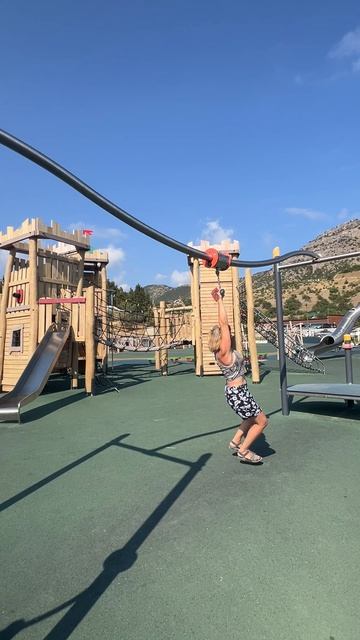 клевая детская площадка в с. Веселое, Крым