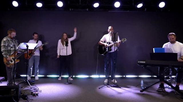 Поклонюсь Тебе, Ты достоин славы всей