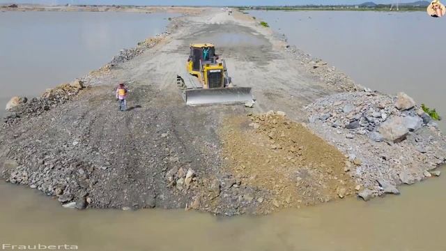 Строительство, очередная дорога на озере, засыпка, обзор