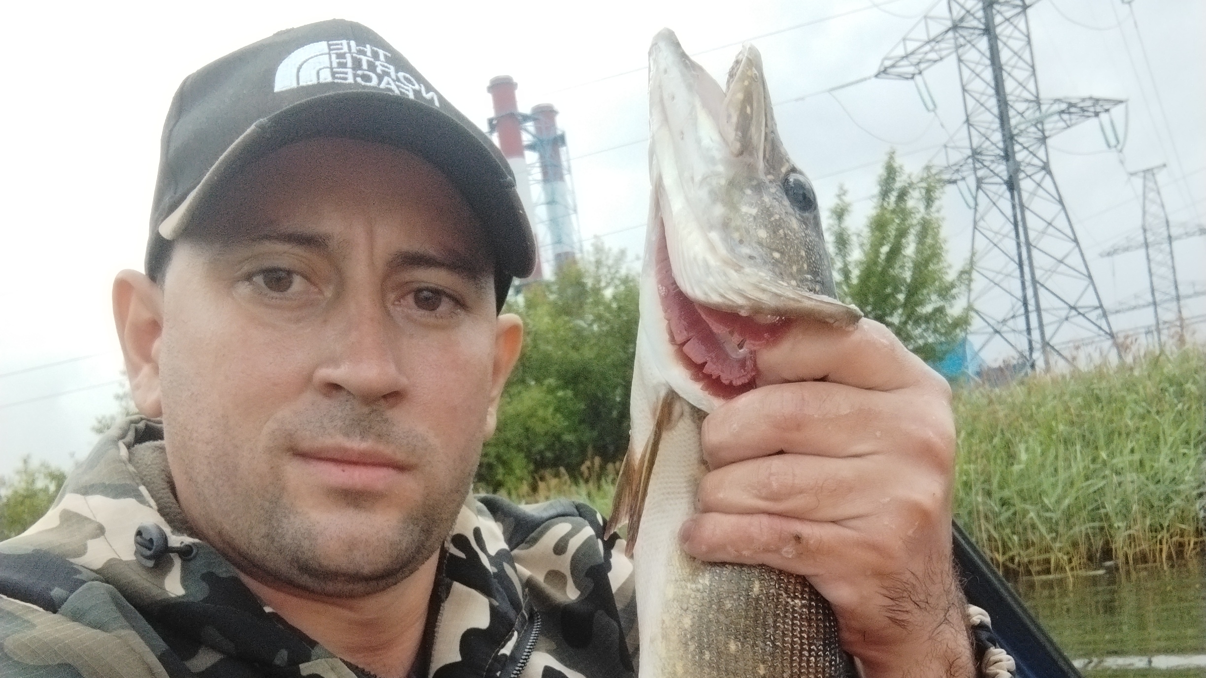 На рыбалке ловим Карасей,окуня