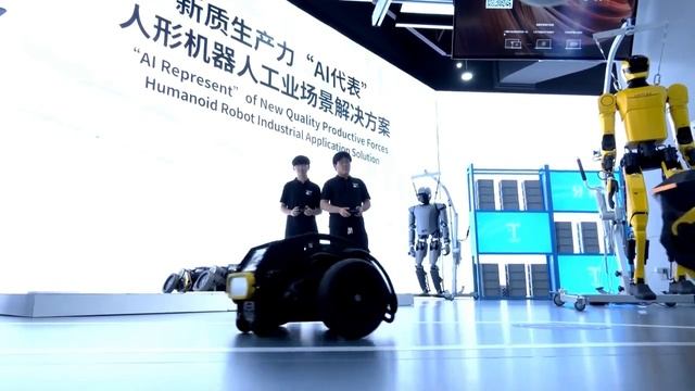 В Пекине открыли первый в мире магазин по продаже роботов, где можно купить даже робокопию Альберта