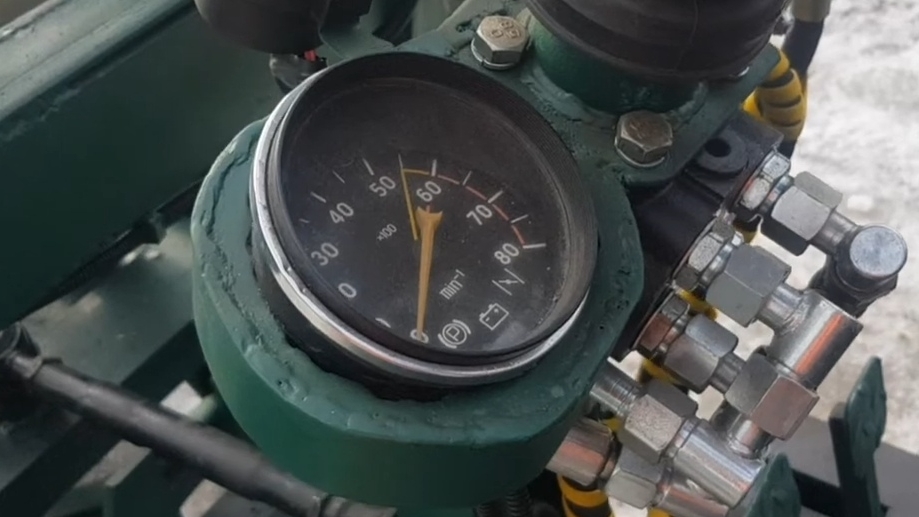 Как подключить тахометр на самодельную технику