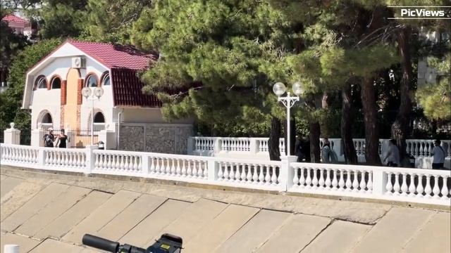 Геленджик пляж пансионата Кавказ сегодня 12 августа 2025. Какая погода в Геленджике сейчас. Море