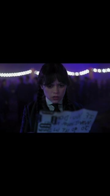 Уэнсдэй нашла свою книгу