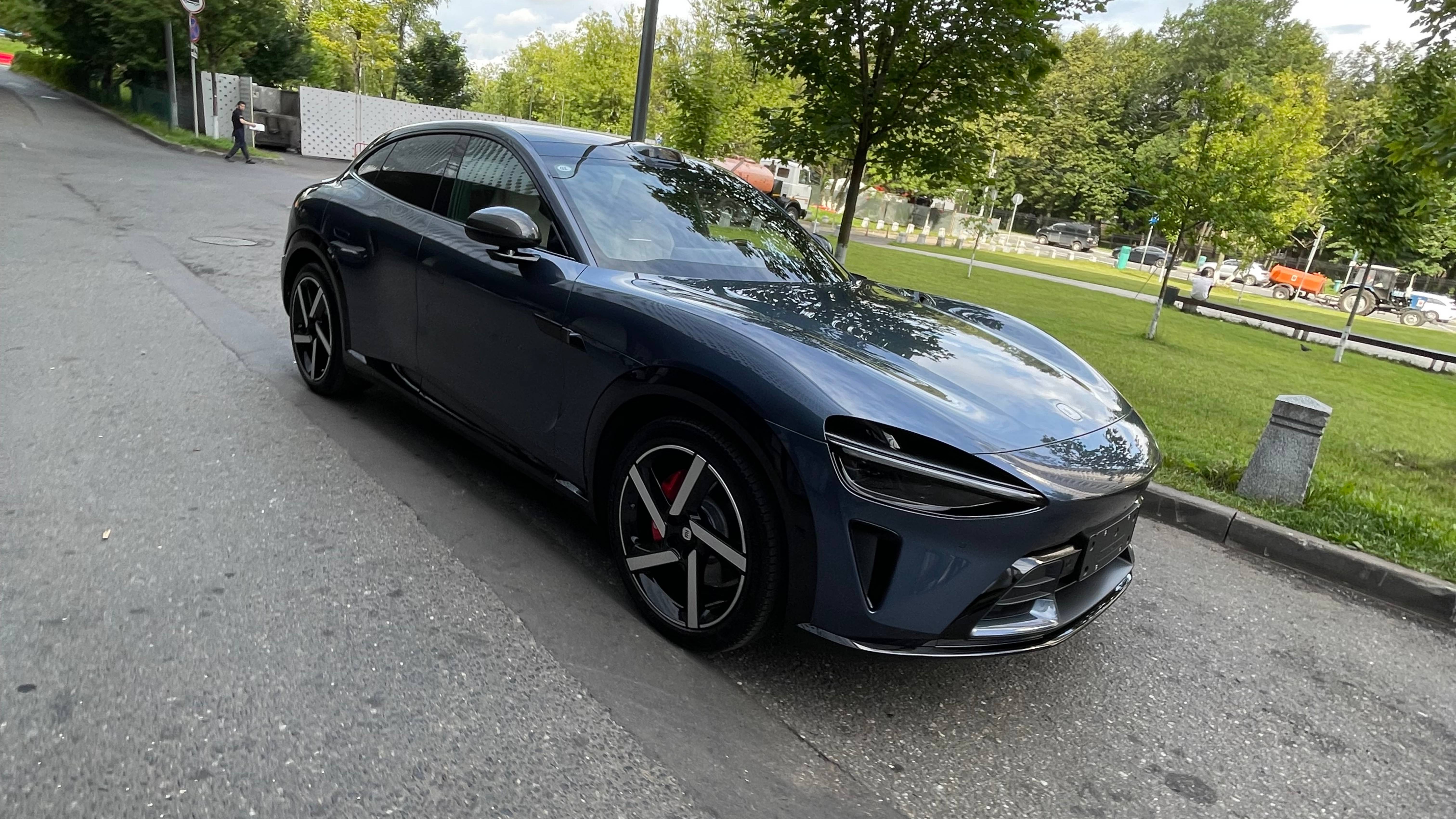 Обзор Xiaomi YU7 2025