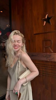 Елена Князева в самом большом Starbucks в мире в Шанхае 🙌🏻🔥