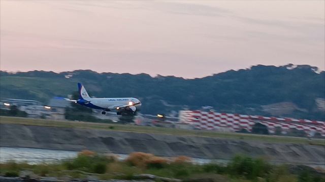 Airbus A320 landing