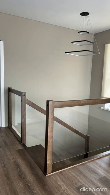 Лестница из берёзы в ЖК Палитра