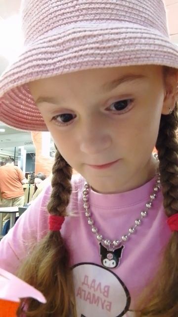 розовый бургер.