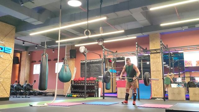 Меткон: канат, рывок штанги, бëрпи.