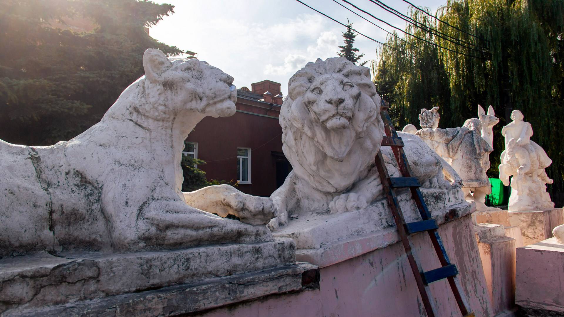 Реставрация скульптур в парке Пионеров. Курск.