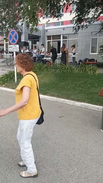 Уличные танцы очень завораживают