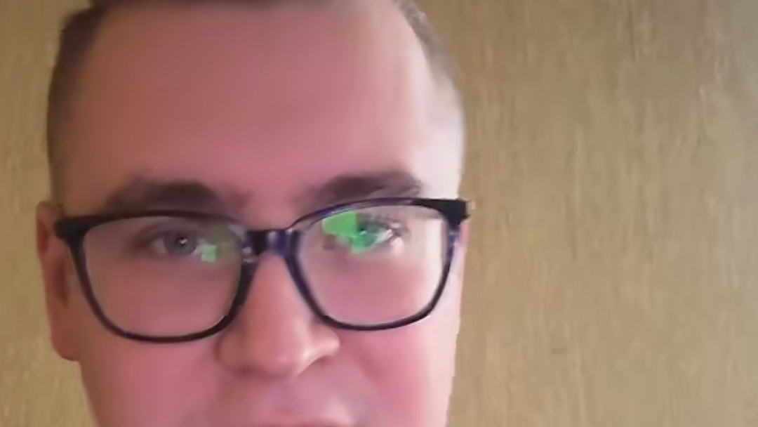 выливаю воду на подругу за просмотры