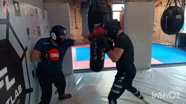 Бокс.Утренняя группа. Леша и Вова зарубились).