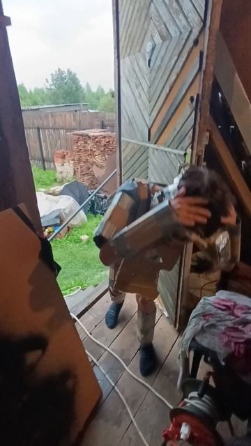 Макса зажало в костюме СпрингБонни чтобы он выжил наберите 5 ЛАЙКОВ под этим видео ПОЖАЛУЙСТА!