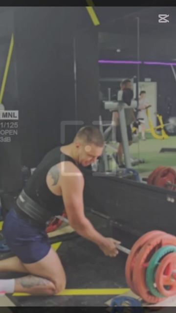 Пауэрлифтинг, бодибилдинг, становая тяга, подъем на бицепс, жим