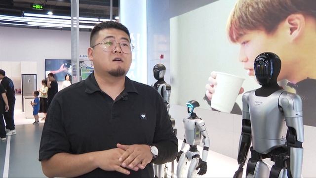 В Пекине открылся первый в мире магазин роботов