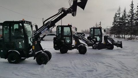 Телескопический погрузчик SHENG ER1000 с челюстным ковшом