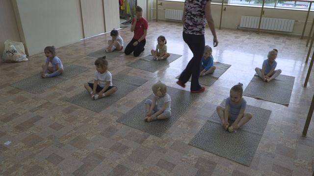 Занятия с группой раннего развития. Дити 2-3 года.