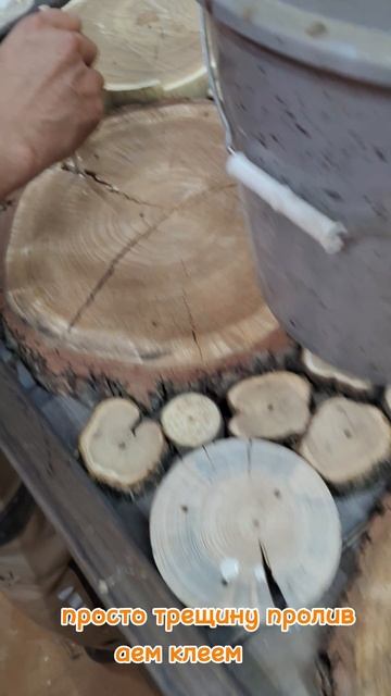 Наносим шпаклевку на трещины и места крепления срезов для пано.