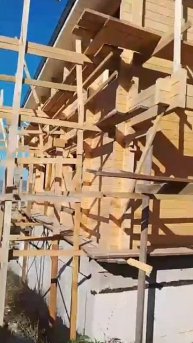 Идет отделка дома из клееного бруса в Новороссийске