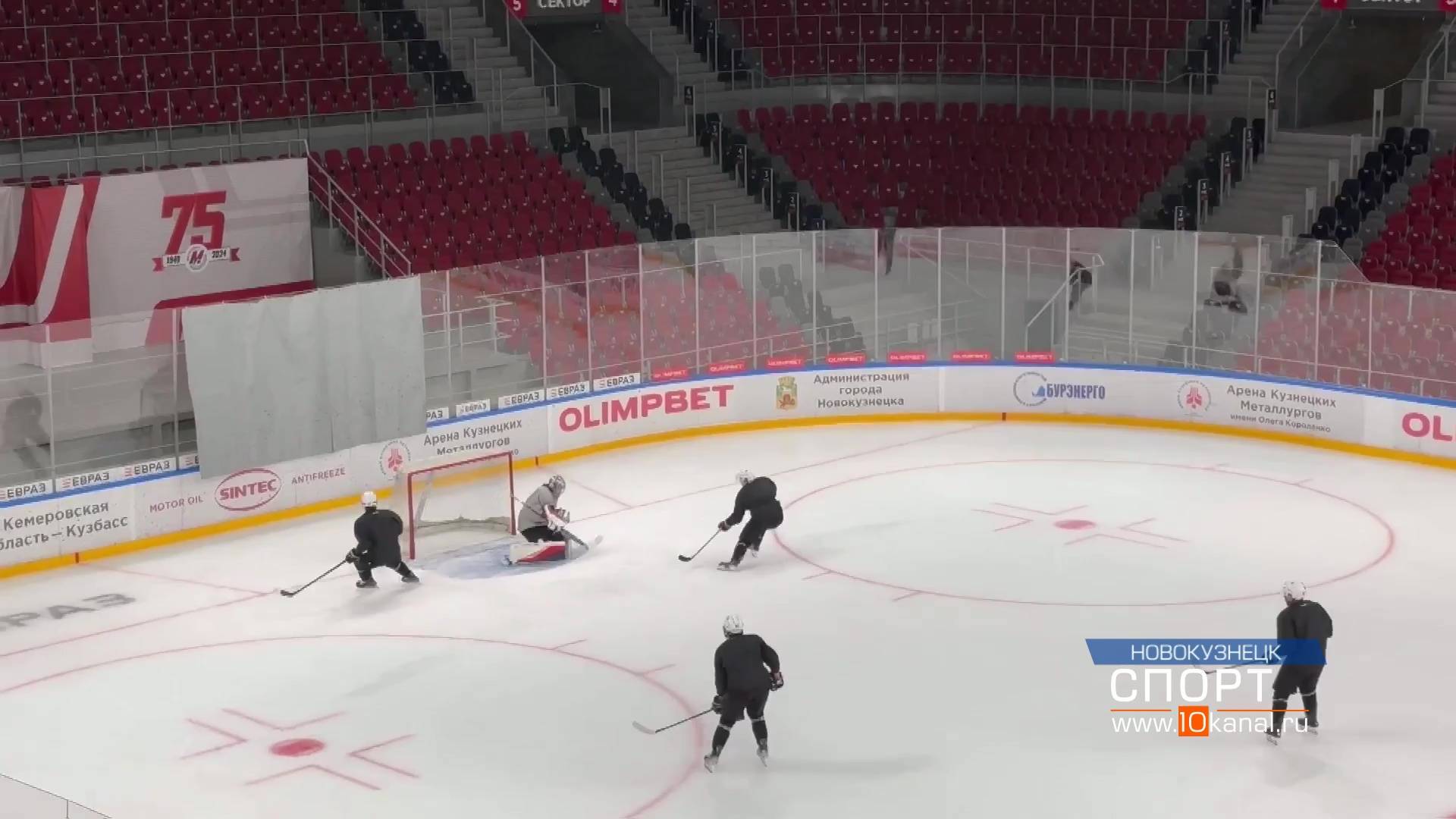 Хоккейная «молодежка» готовится к сезону на Арене кузнецких металлургов