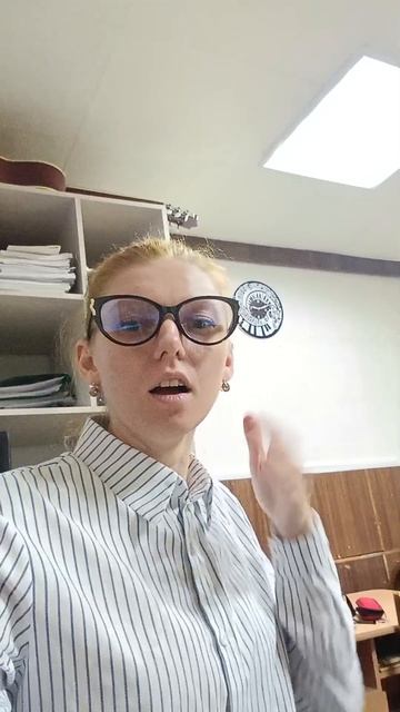 Элеонора Павловна иеняет профнссию